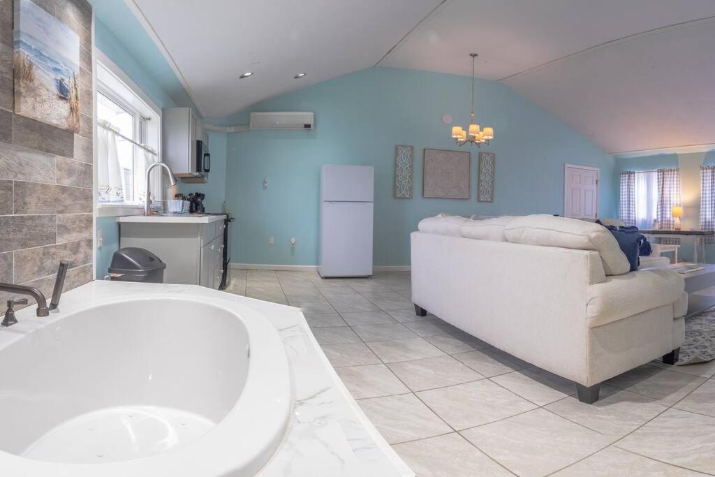 Elegant Jacuzzi Suite Hancock ภายนอก รูปภาพ