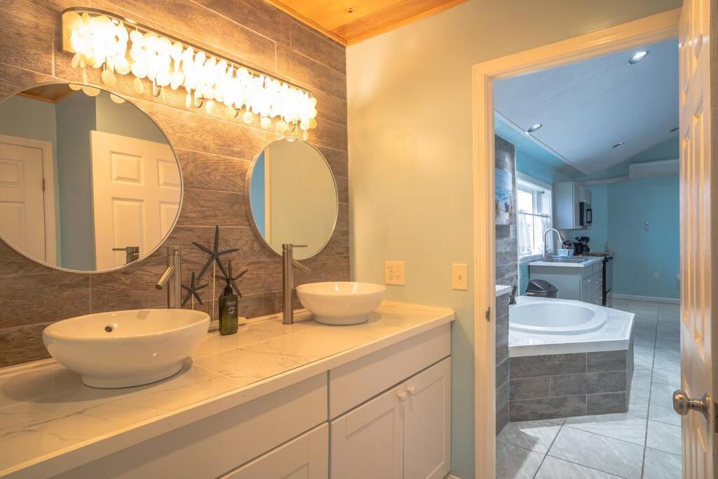 Elegant Jacuzzi Suite Hancock ภายนอก รูปภาพ