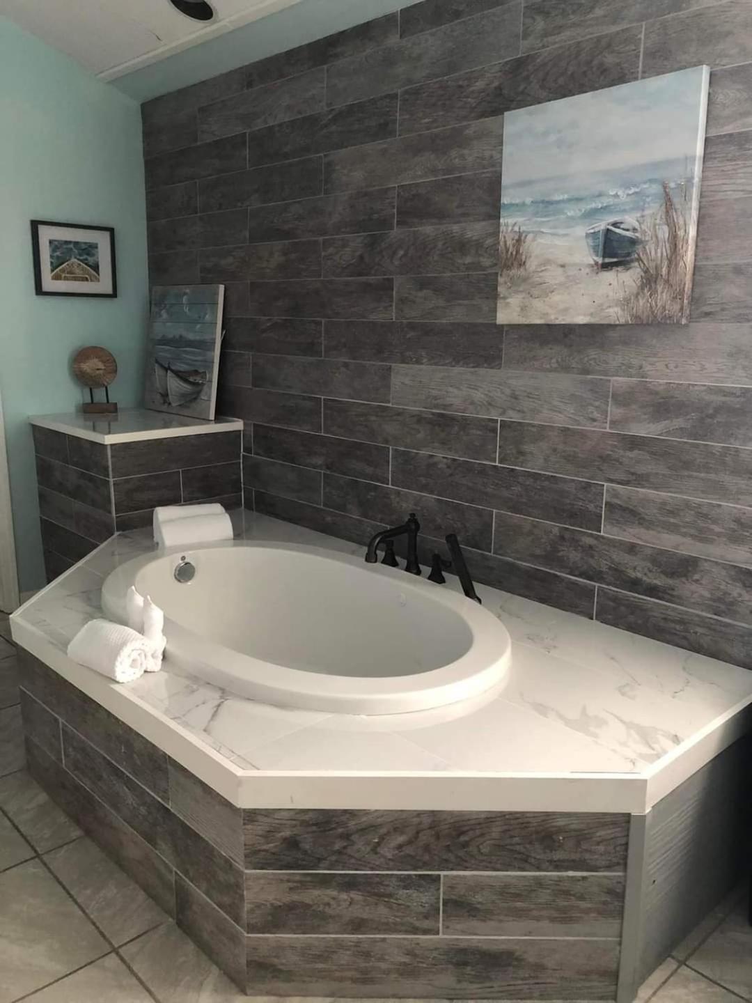 Elegant Jacuzzi Suite Hancock ภายนอก รูปภาพ